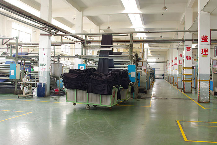 Loose fabric machine